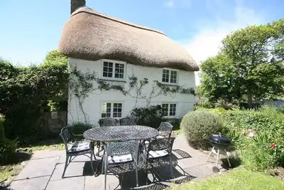 Image de Putsborough Manor Cottage (4 + canapé-lit + lit bébé) Chiens Tennis Plage Jacuzzi Sky Tv
