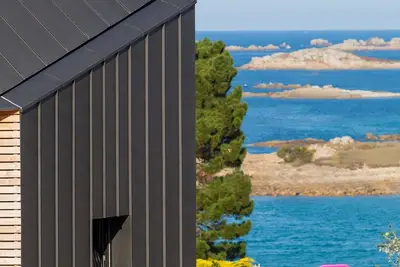 Image de Logement design, avec de magnifiques vues mer, à 100 m de la plage!