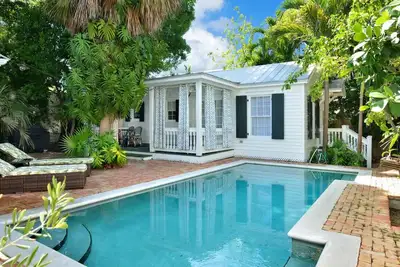 Image de Vintage Luxury Cottage on Duval