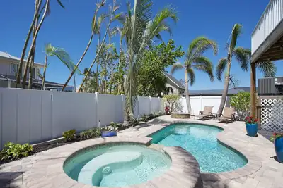 Image de Sea la Vie offers Bay Views and Pool with Spa