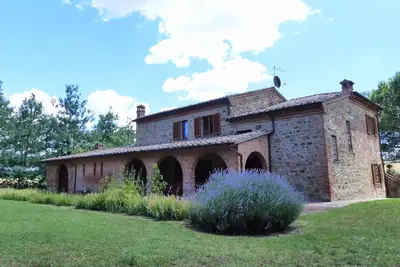 Appartement avec terrasse couverte privée devant le jardin
