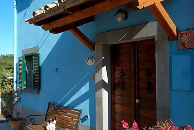 Blue House près de Bagnoregio - surplombant les montagnes de l'Ombrie et la vallée du Tibre