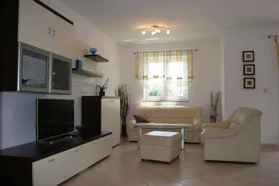 Image de Appartement de vacances meublé de façon moderne, proche de la mer et du centre