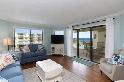 Image de Grande vue sur l'océan et la piscine au Colony Reef Club avec 3 chambres et 2 salles de bains