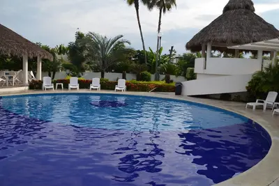 Magnifique Maison RÉNOVÉE De 3 Chambres À 5 Minutes De La Plage Dans Une COMMUNAUTÉ Gated