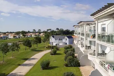 Image de Sur le terrain de Golf! Appartement charmant + équipé 6p