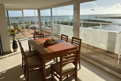 Image de Penthouse Appartement Avec Piscine communautaire et spectaculaire sur le lagon.
