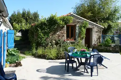 Image de Chez Gustine** (Idéal pour repos, piscine chauffée, base pour visiter )