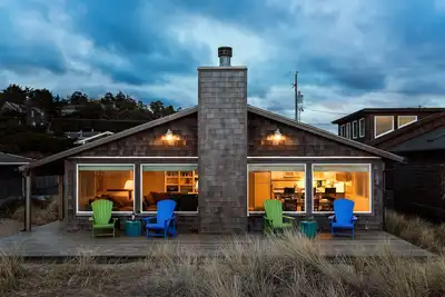 \"Surfrider\" Beach House sur le sable! 3 Bdrm, 2 Ba for 7 & Dog friendly -Mca # 381