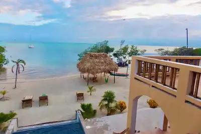 Image de Maison de 6 chambres sur la plage avec piscine, piscine et piscine