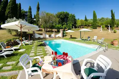 Image de Maison de vacances privée avec piscine privée, climatisation, Wifi, Tv, animaux admis, parking