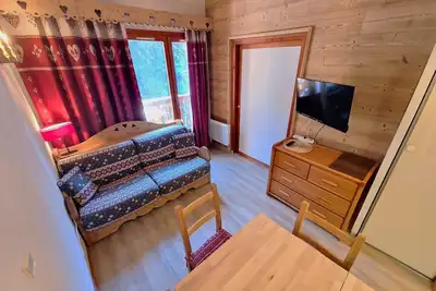 Image de Charmant 2 Pièces pour 4 Personnes avec Balcon en Plein Coeur de Modane, 25m²