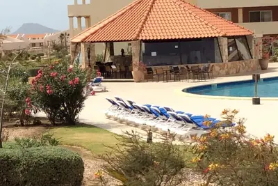 Image de Appartement de luxe au bord de la piscine sur la plage de Ponta Preta.