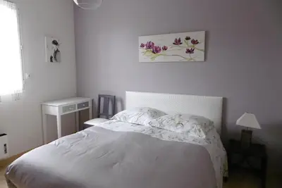 Image de Chambre confortable au calme dans maison particulière indépendante.