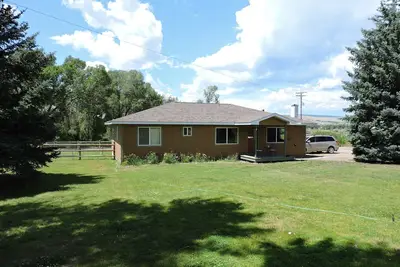 Image de Belle maison sur 4. 2 acres. Pêchez votre porte dérobée.