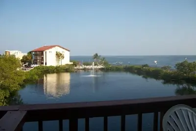Image de Condo Key Largo avec vue magnifique sur la baie au coucher du soleil disponible la semaine du 10 au 17 mars 2018