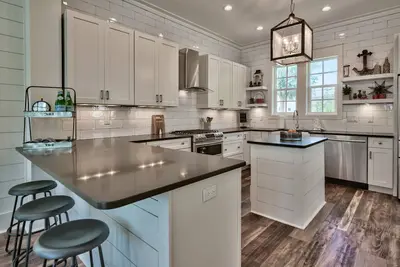 Image de Nouvelle construction, maison Seacrest décorée sur mesure, chic et spacieuse, 14 personnes