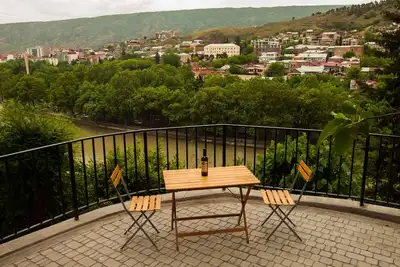 Image de Appartement avec terrasse dans le vieux Tbilissi