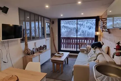 Image de Appartement rénové au calme avec balcon, 1 chambre, coin nuit et parking - Proche Isola 2000