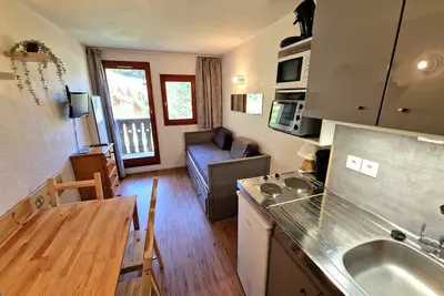 Image de Studio rénové 2-3 personnes à Valfréjus, balcon et vue piste