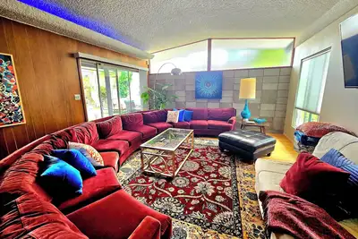 Image de Spacious Home▪Coastal Living▪Unique Espace▪Vue Sur Le CÔTEAUILLON▪Downtown ▪Great Location