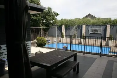 Image de Maison Exécutive avec Spa et Piscine Chauffée près de la plage