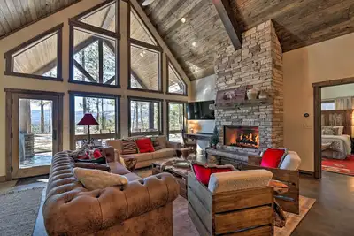 Image de Custom Angel Fire Home sur une colline privée avec vues
