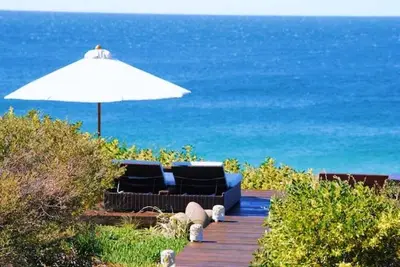 Image de Maison de luxe en bord de mer avec une vue imprenable