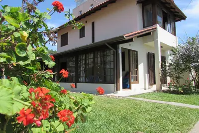 Image de Maison 50m de la mer, avec un grand jardin, belle végétation