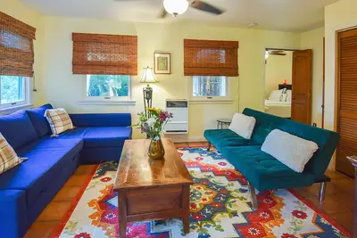 Image de Venice Beach Oceanside Retreat ~ Étapes de la plage! Gated Yard, Bbq, Parking, Cabana