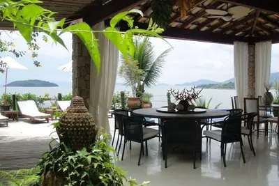 Image de Belle maison avec plage privée à Ilha - 5 suites