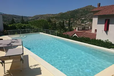 Image de Superbe villa de 2 étages avec piscine et court de tennis