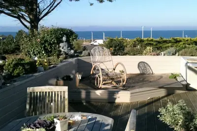 Image de Maison entière face aux Iles Chausey, vue sur mer. Plage à proximité. À pied
