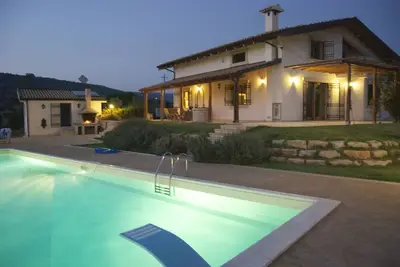 Image de Studio dans la campagne villa avec piscine près de la mer