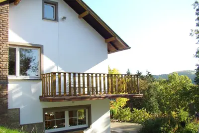 Image de Chalet confortable sur une colline dans la forêt près de Willingen