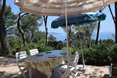 Image de Maison coquette avec jardin sous les pins et belle vue sur mer au Gaou-Bénat