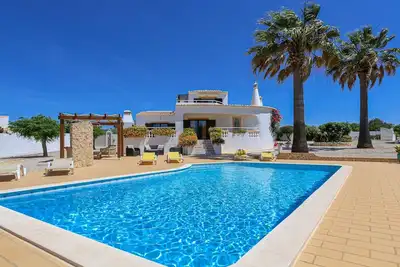 Image de 3 chambres, villa à louer avec piscine, golf à proximité à Albufeira