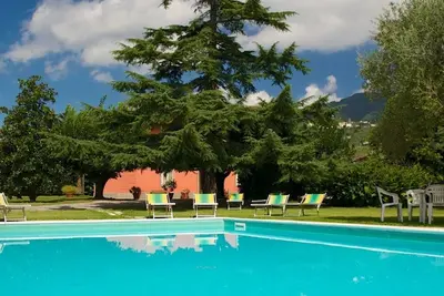 Image de Calme, détente et intimité dans la campagne de Lucques. Piscine et climatisation.