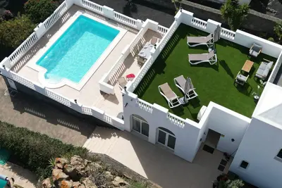 Image de Superbe villa avec vue imprenable - tout ce que vous avez besoin et plus encore!