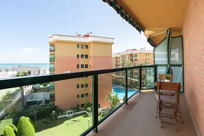 Image de Appartement 2 chambres dans le Bajondillo avec piscine, paddle A \/ C et WiFi: plage à 75 m.