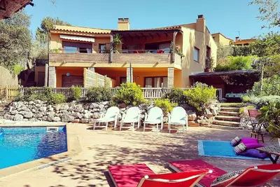 Fantastic apartment in Begur with communal swimming pool.