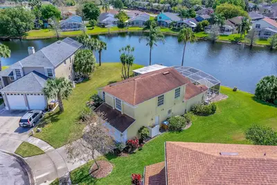Image de Oak Island Harbor- 4/2. 5 -Southfacing, near Disney, Lake view, Pool/Spa