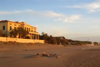 Image de Prestigieux appartement dans une ancienne villa sur la plage, 4 chambres trois salles de bains