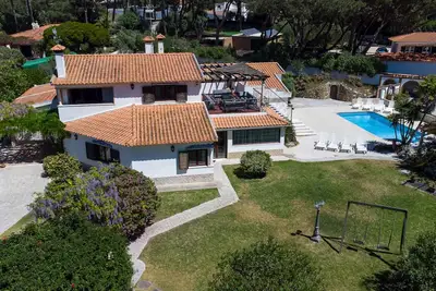 Image de Spacious villa for 10 - Private Heated Pool - Tranquil location - 1km from beach