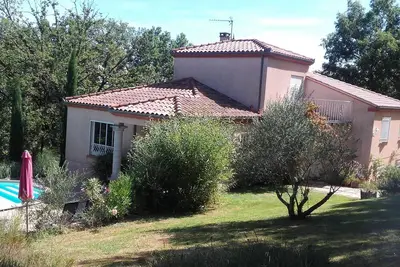 Image de Puygouzon: Maison avec Piscine, jardin dans le calme reposant d'un bois.