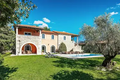 Image de Villa Gimino - Belle villa avec piscine privée chauffée, football de table et fléchettes