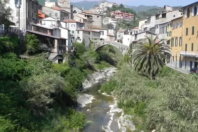 Image de Idylle historique avec vue sur la mer et confort dans un village de la Riviera