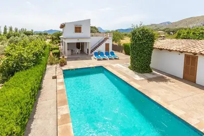 Image de Maison de vacances avec piscine, air conditionné dans les chambres, Internet / cuisine extérieure avec barbecue,
