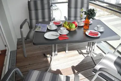 Image de Appartement confortable et lumineux avec balcon et ascenseur dans la maison
