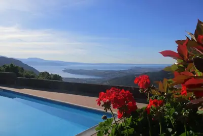 Image de Appartement dans l'ancien monastère du château Piscine vue lac